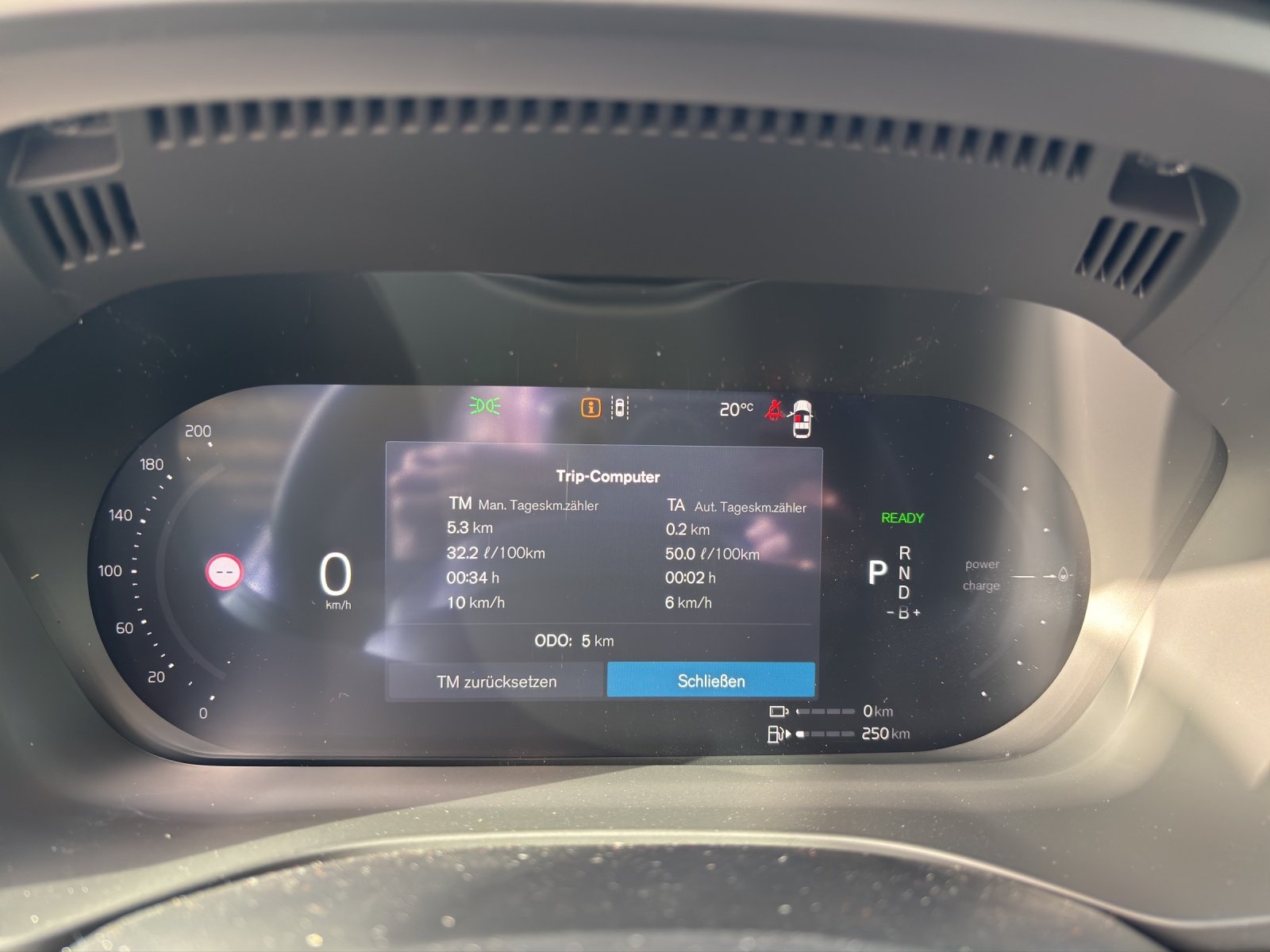 VOLVO XC60 2.0 T6 TE Plus Dark eAWD, Plug-in-Hybrid Benzin/Elektro, Neuwagen, Automatik - 3