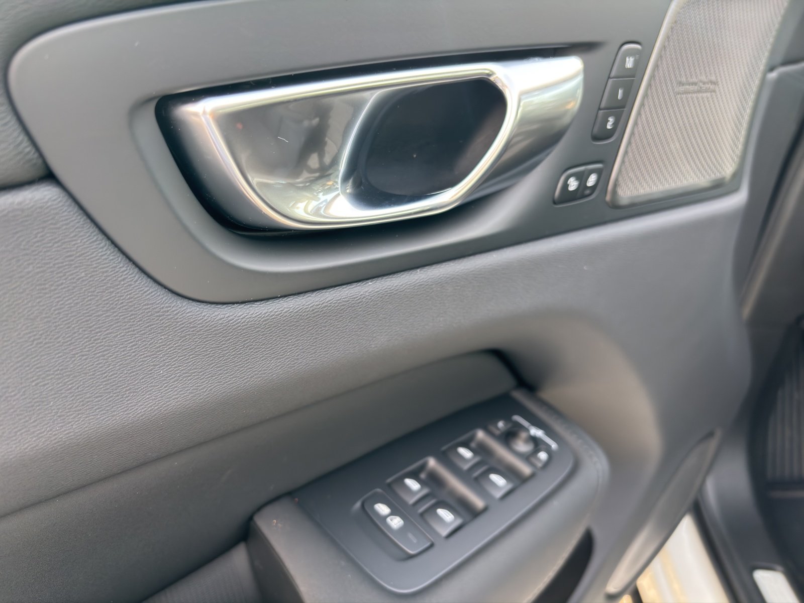 VOLVO XC60 2.0 T6 TE Plus Dark eAWD, Plug-in-Hybrid Benzin/Elektro, Neuwagen, Automatik - 7
