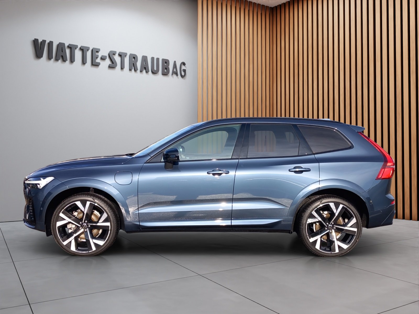 VOLVO XC60 2.0 T6 TE Ultra Dark eAWD, Hybride Rechargeable Essence/Électricité, Voiture nouvelle, Automatique - 2
