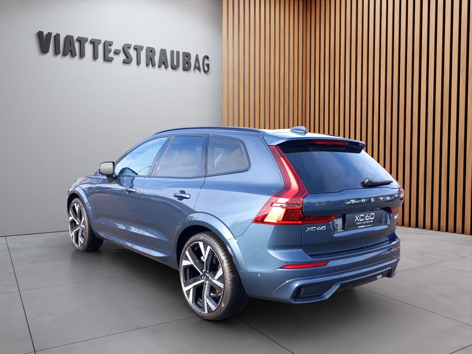 VOLVO XC60 2.0 T6 TE Ultra Dark eAWD, Hybride Rechargeable Essence/Électricité, Voiture nouvelle, Automatique - 3