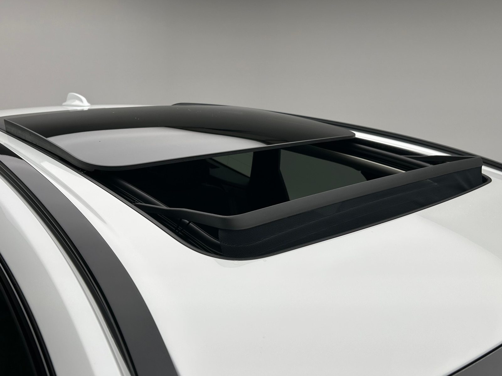 VOLVO XC60 2.0 T6 TE Ultra Dark eAWD, Hybride Rechargeable Essence/Électricité, Voiture nouvelle, Automatique - 5