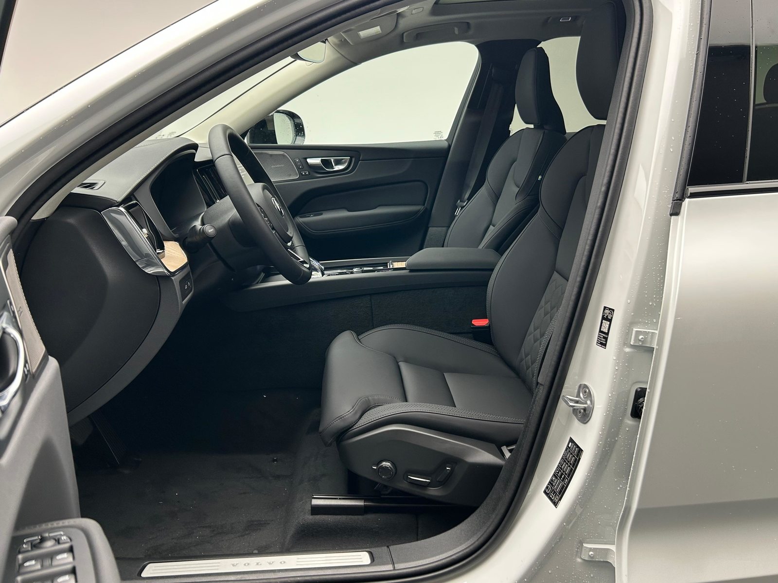 VOLVO XC60 2.0 T6 TE Ultra Dark eAWD, Hybride Rechargeable Essence/Électricité, Voiture nouvelle, Automatique - 6
