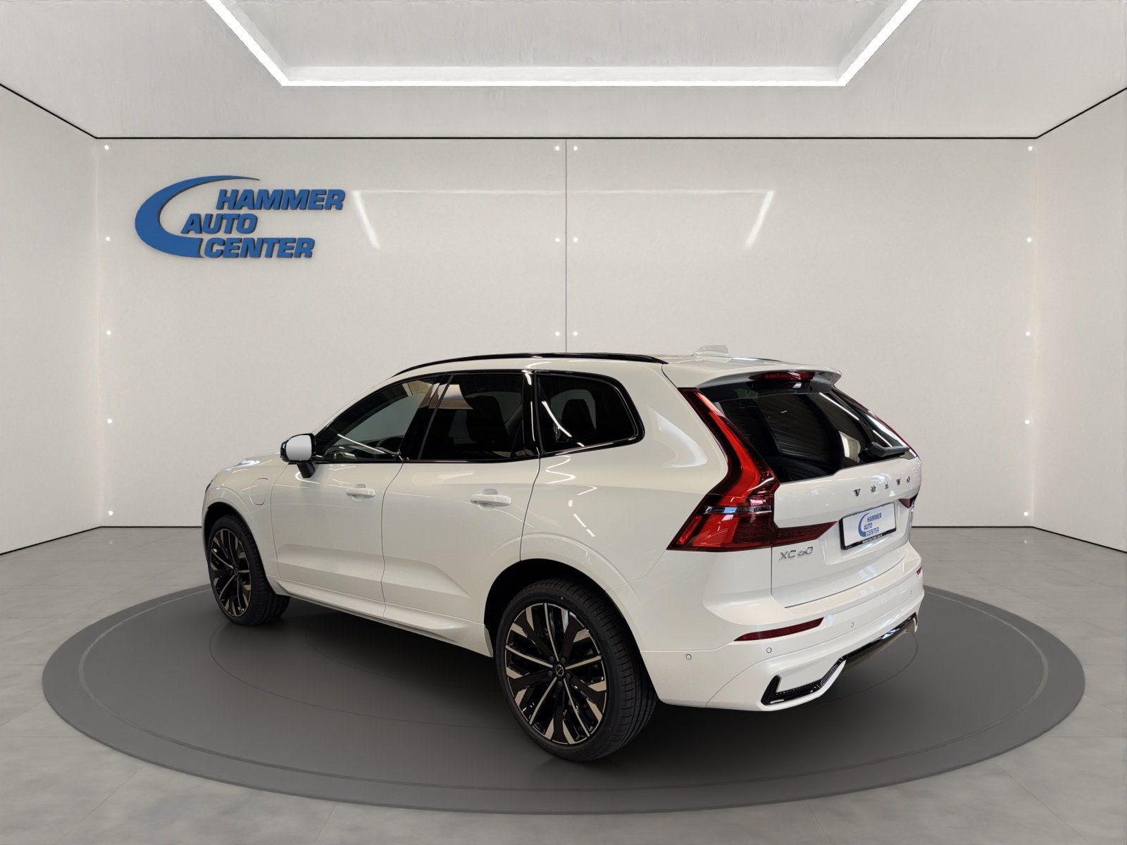 VOLVO XC60 2.0 T8 TE Ultra Dark eAWD, Hybride Rechargeable Essence/Électricité, Voiture nouvelle, Automatique - 4