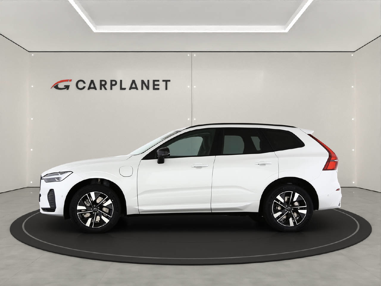 VOLVO XC60 2.0 T6 TE Plus Dark eAWD, Plug-in-Hybrid Petrol/Electric, New car, Automatic - 2