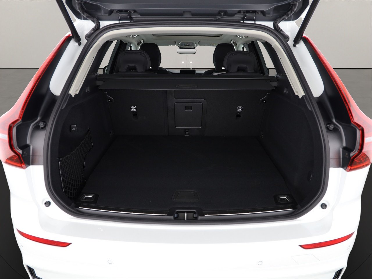 VOLVO XC60 2.0 T6 TE Plus Dark eAWD, Plug-in-Hybrid Petrol/Electric, New car, Automatic - 4