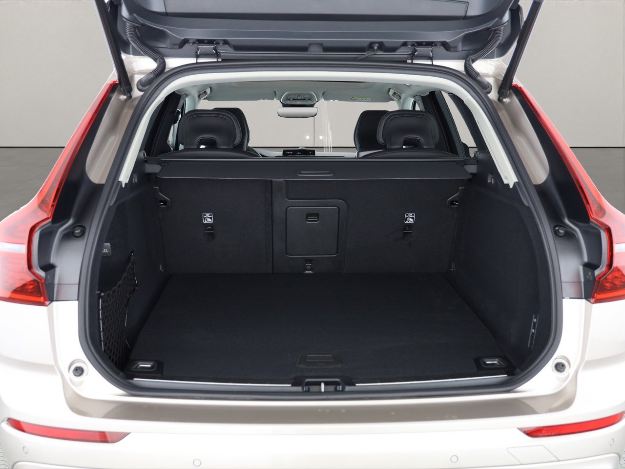 VOLVO XC60 2.0 T8 TE Ultra Dark eAWD, Plug-in-Hybrid Petrol/Electric, New car, Automatic - 3