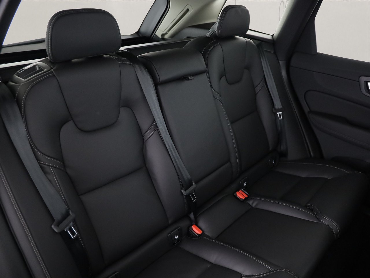 VOLVO XC60 2.0 T6 TE Ultra Dark eAWD, Hybride Rechargeable Essence/Électricité, Voiture nouvelle, Automatique - 4