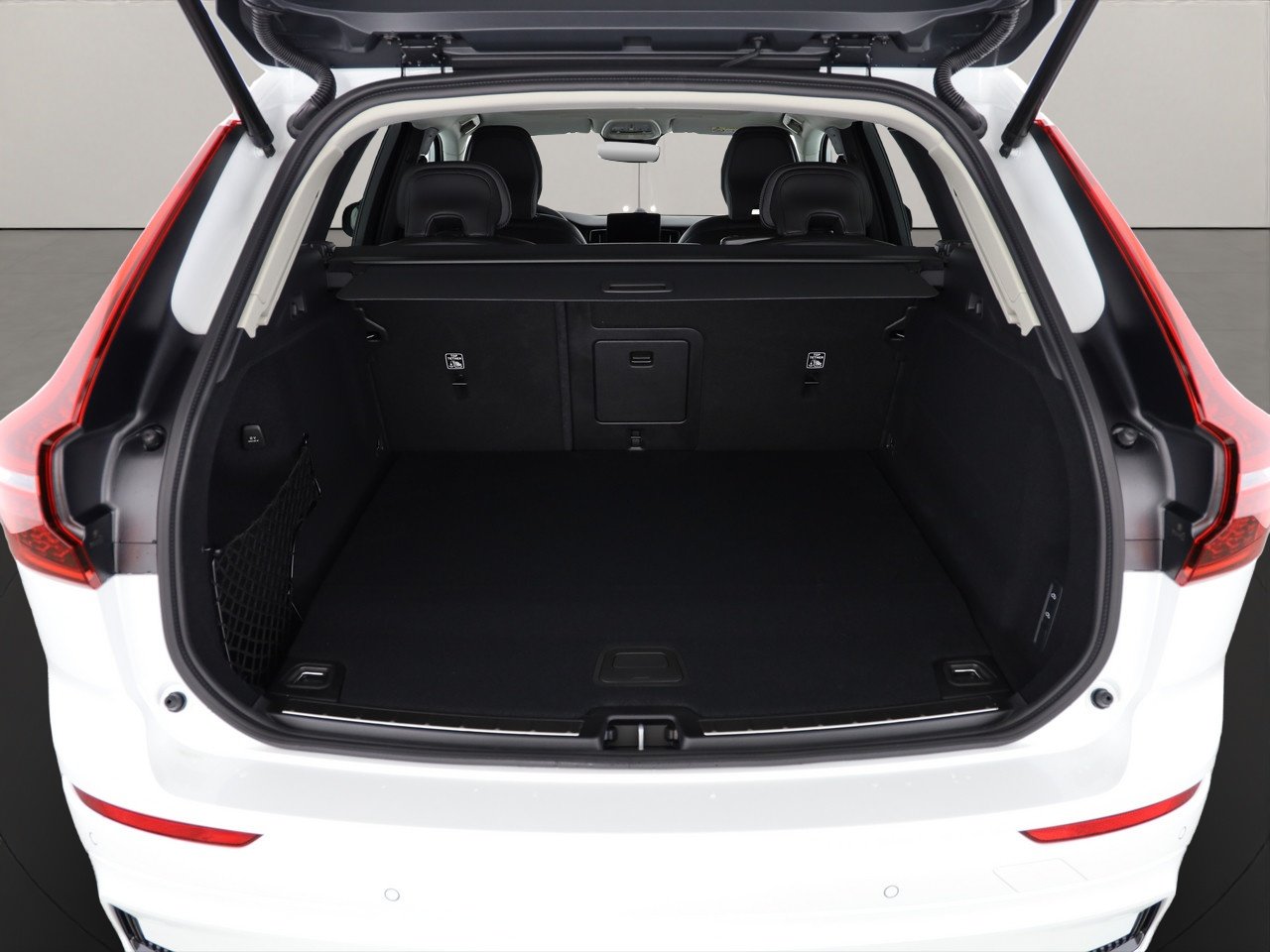VOLVO XC60 2.0 T8 TE Ultra Dark eAWD, Hybride Rechargeable Essence/Électricité, Voiture nouvelle, Automatique - 4