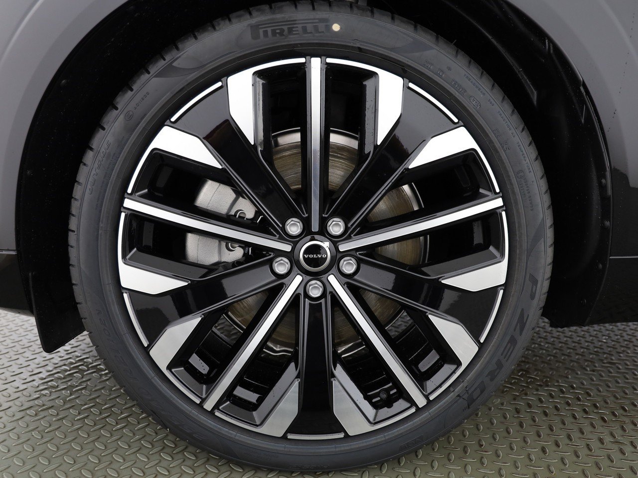 VOLVO XC60 2.0 T8 TE Ultra Dark eAWD, Plug-in-Hybrid Petrol/Electric, New car, Automatic - 4