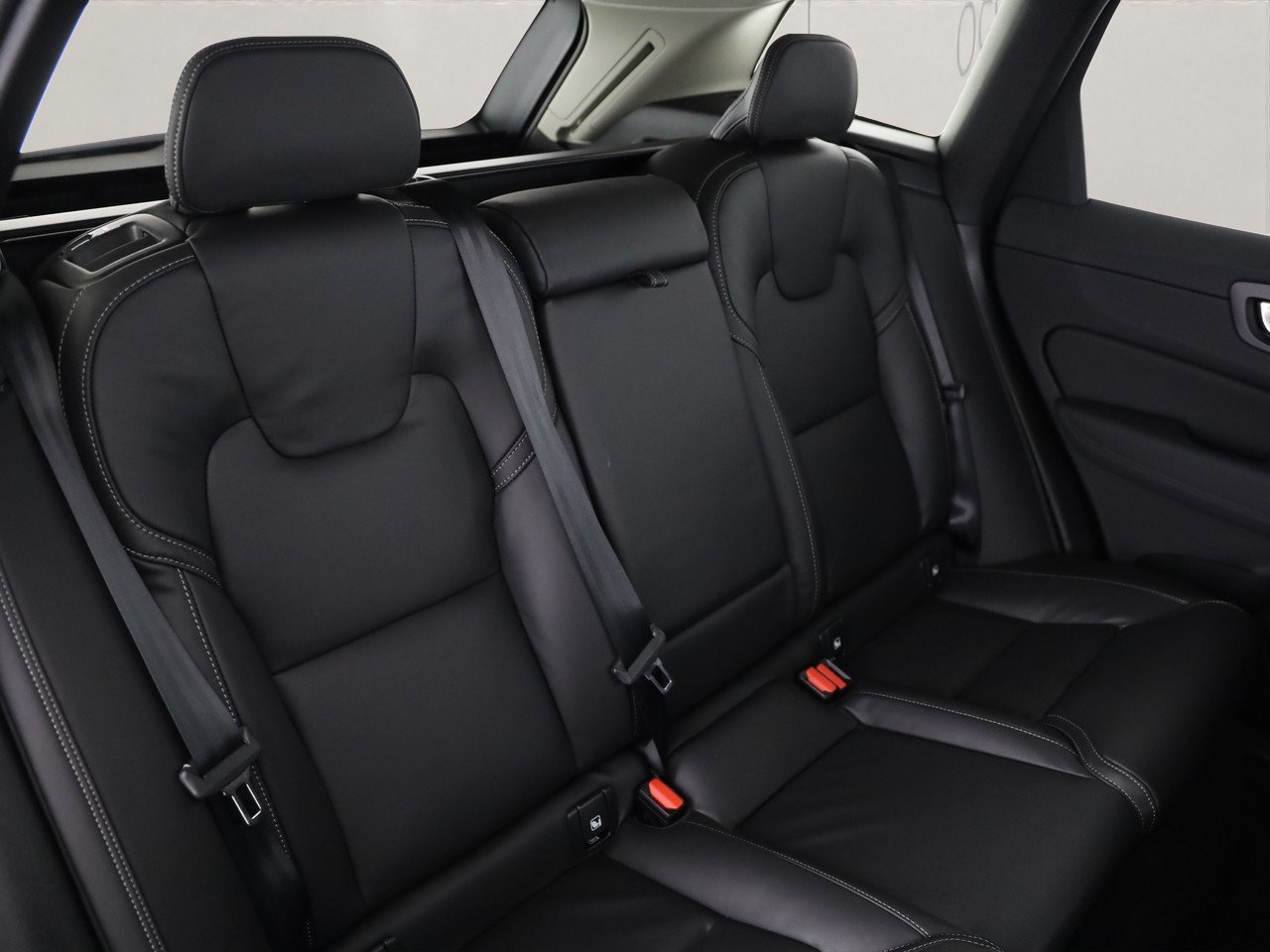 VOLVO XC60 2.0 T8 TE Ultra Dark eAWD, Plug-in-Hybrid Petrol/Electric, New car, Automatic - 5