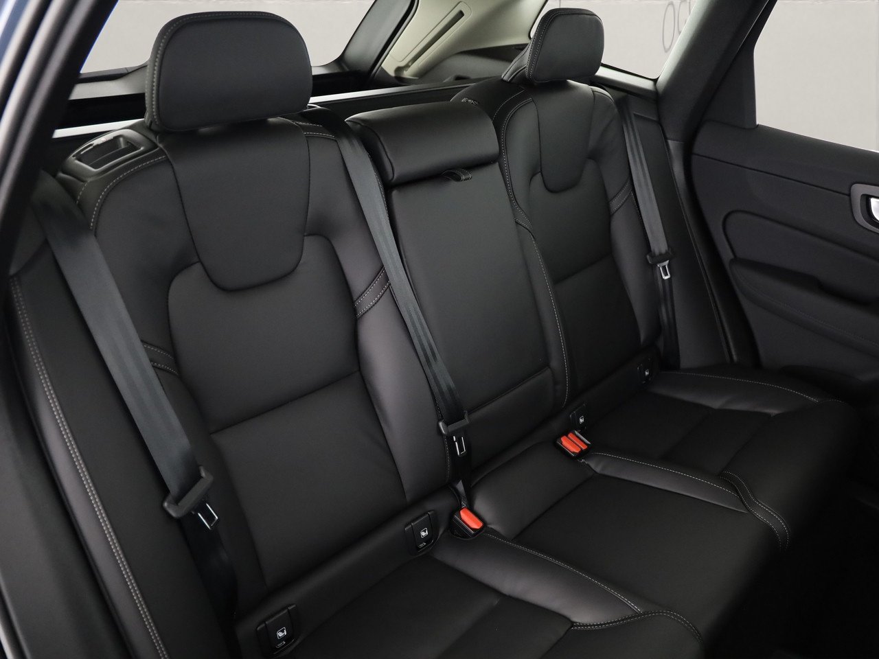 VOLVO XC60 2.0 T8 TE Ultra Dark eAWD, Hybride Rechargeable Essence/Électricité, Voiture nouvelle, Automatique - 6
