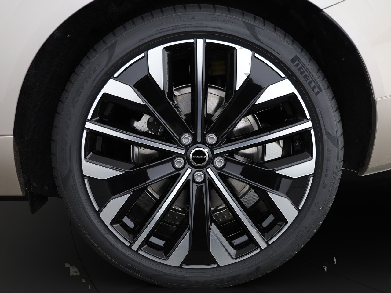 VOLVO XC60 2.0 T8 TE Ultra Dark eAWD, Plug-in-Hybrid Petrol/Electric, New car, Automatic - 4