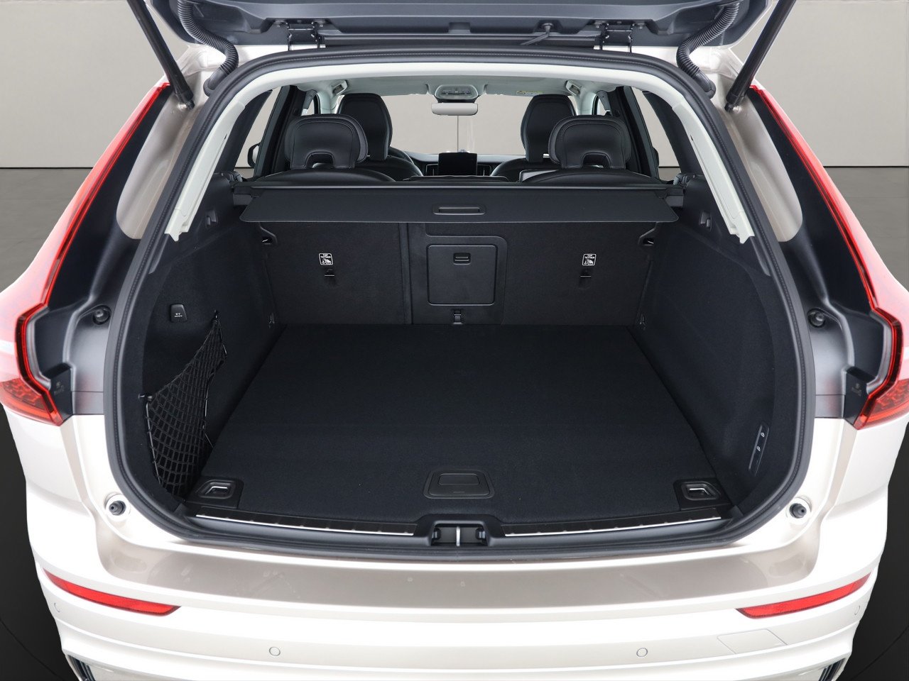 VOLVO XC60 2.0 T8 TE Ultra Dark eAWD, Plug-in-Hybrid Petrol/Electric, New car, Automatic - 5