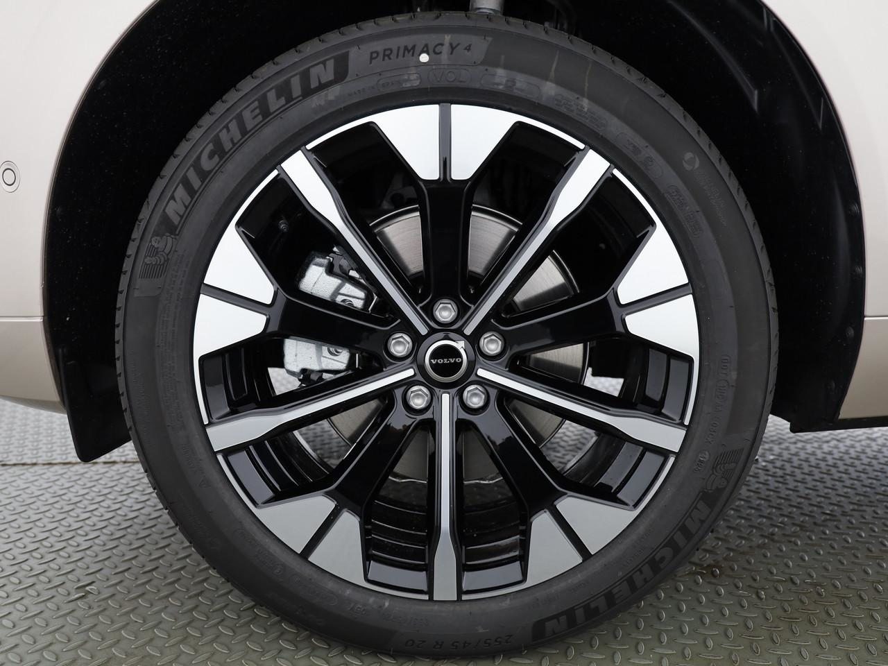 VOLVO XC60 2.0 B5 MH Ultra Dark AWD, Hybride Léger Essence/Électricité, Voiture nouvelle, Automatique - 7
