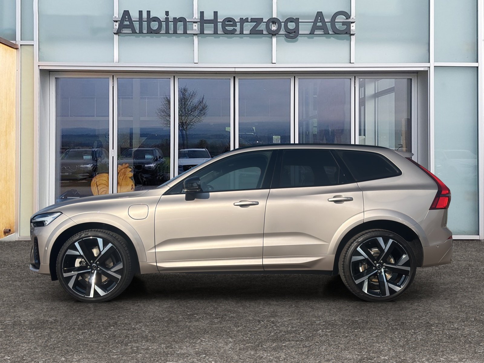 VOLVO XC60 2.0 T8 TE Ultra Dark eAWD, Plug-in-Hybrid Petrol/Electric, New car, Automatic - 2
