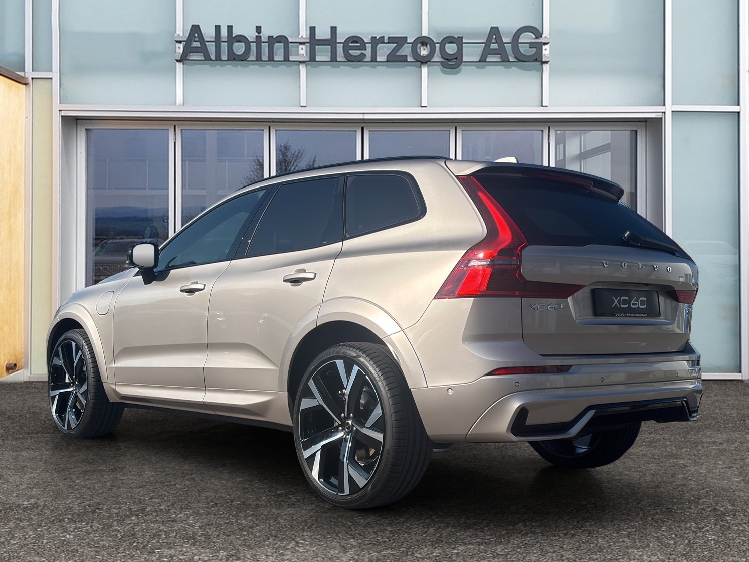 VOLVO XC60 2.0 T8 TE Ultra Dark eAWD, Plug-in-Hybrid Petrol/Electric, New car, Automatic - 3