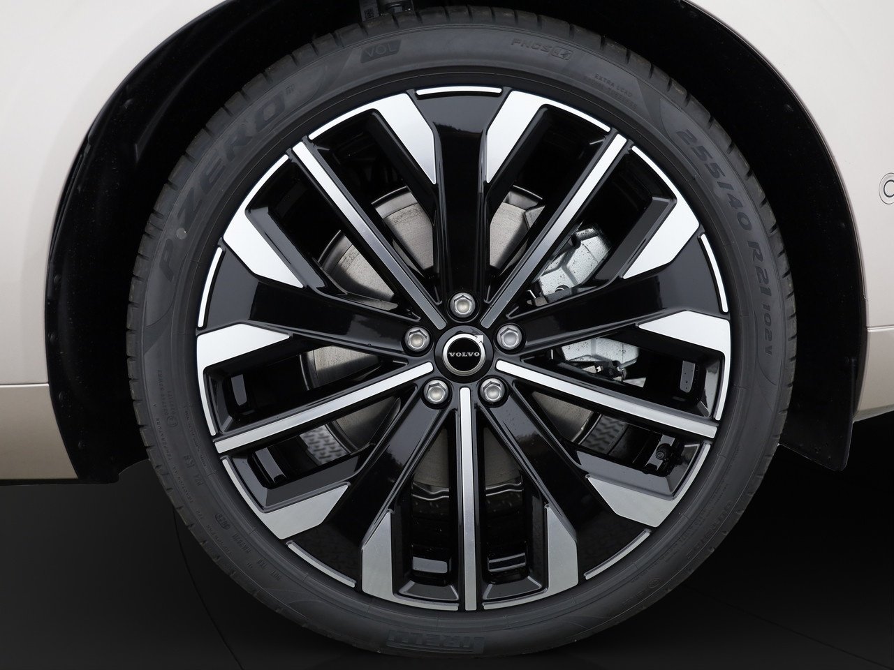 VOLVO XC60 2.0 T8 TE Ultra Bright eAWD, Hybride Rechargeable Essence/Électricité, Voiture nouvelle, Automatique - 4