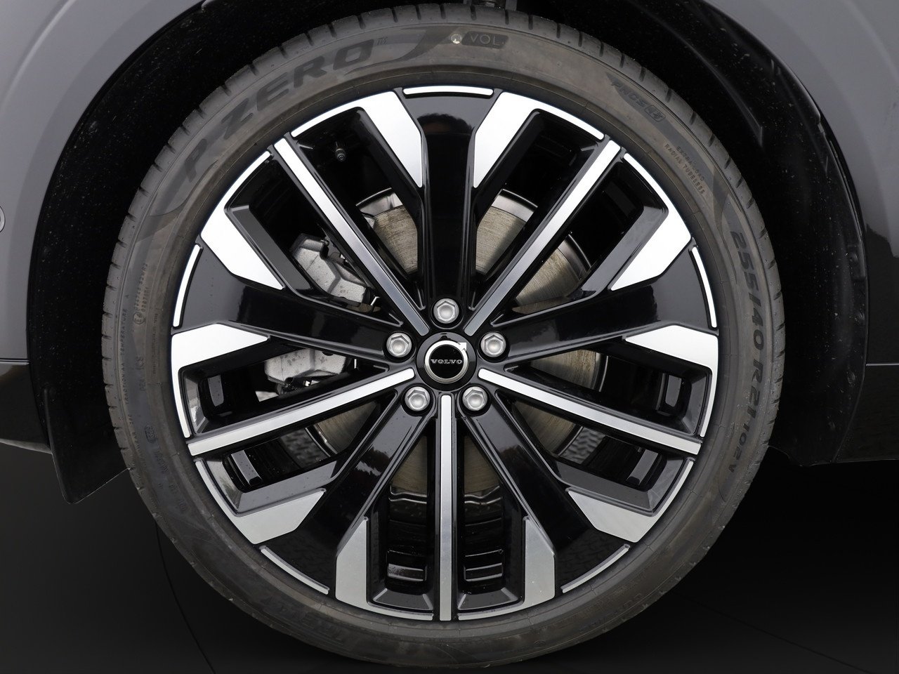 VOLVO XC60 2.0 T8 TE Ultra Dark eAWD, Plug-in-Hybrid Petrol/Electric, New car, Automatic - 4
