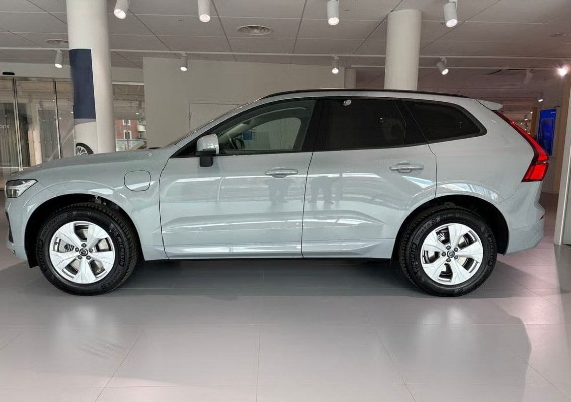 VOLVO XC60 T6 eAWD PluginHybrid Core Geartronic, Hybride Rechargeable Essence/Électricité, Voiture nouvelle, Automatique - 2