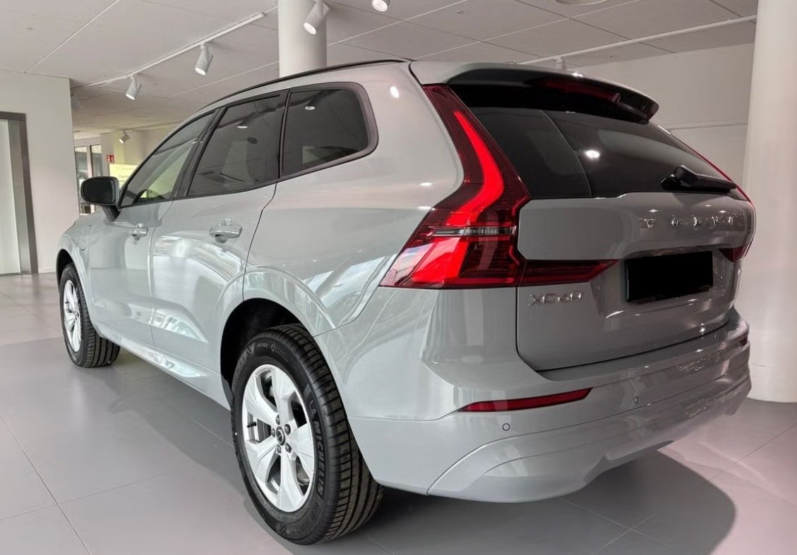 VOLVO XC60 T6 eAWD PluginHybrid Core Geartronic, Hybride Rechargeable Essence/Électricité, Voiture nouvelle, Automatique - 4