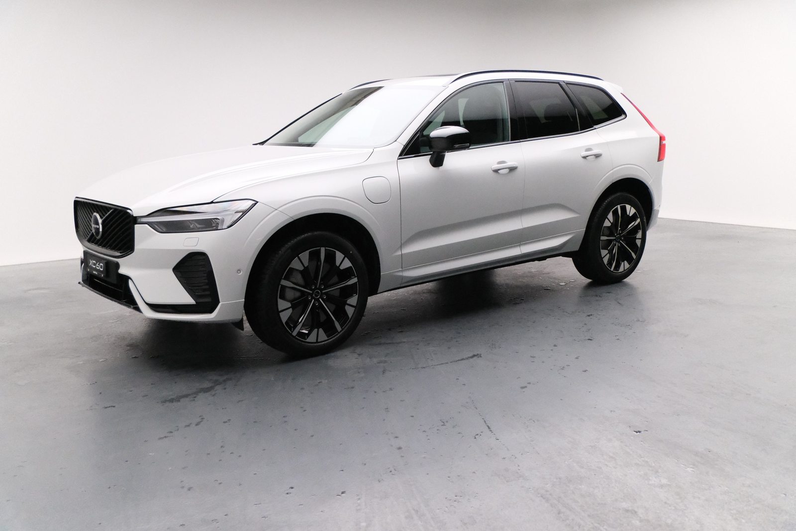 VOLVO XC60 2.0 T6 TE Ultra Dark eAWD, Hybride Rechargeable Essence/Électricité, Voiture nouvelle, Automatique - 2