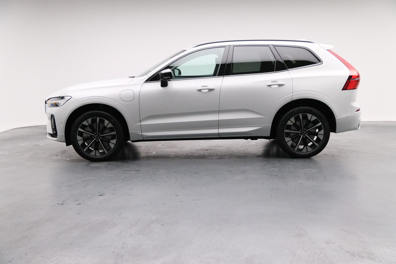 VOLVO XC60 2.0 T6 TE Ultra Dark eAWD, Hybride Rechargeable Essence/Électricité, Voiture nouvelle, Automatique - 3