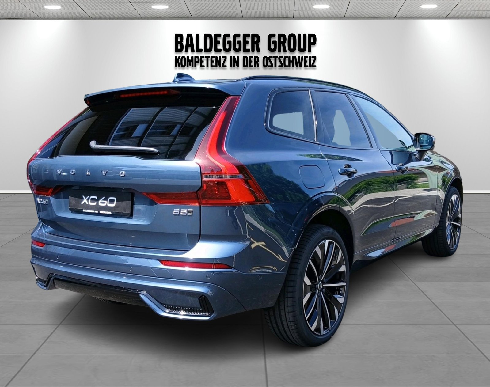 VOLVO XC60 2.0 B5 MH Ultra Dark AWD, Full-Hybrid Petrol/Electric, New car, Automatic - 2