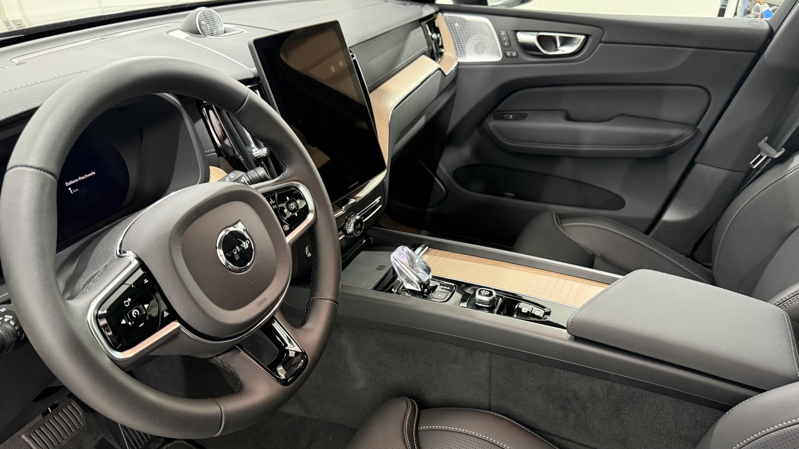 VOLVO XC60 2.0 T6 TE Ultra Dark eAWD, Hybride Integrale Benzina/Elettrica, Auto nuove, Automatico - 4