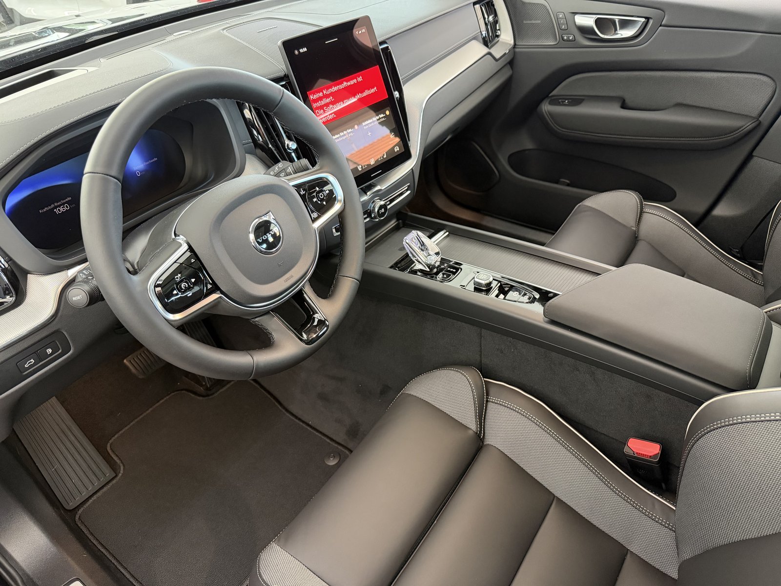 VOLVO XC60 2.0 T6 TE Black Edition e, Full-Hybrid Petrol/Electric, New car, Automatic - 4