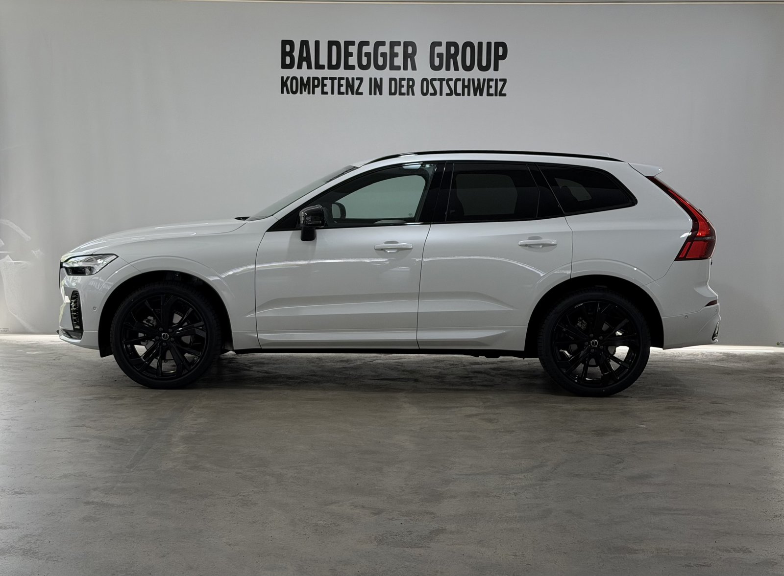 VOLVO XC60 2.0 B5 MH Black Edition A, Hybride Integrale Benzina/Elettrica, Auto nuove, Automatico - 2
