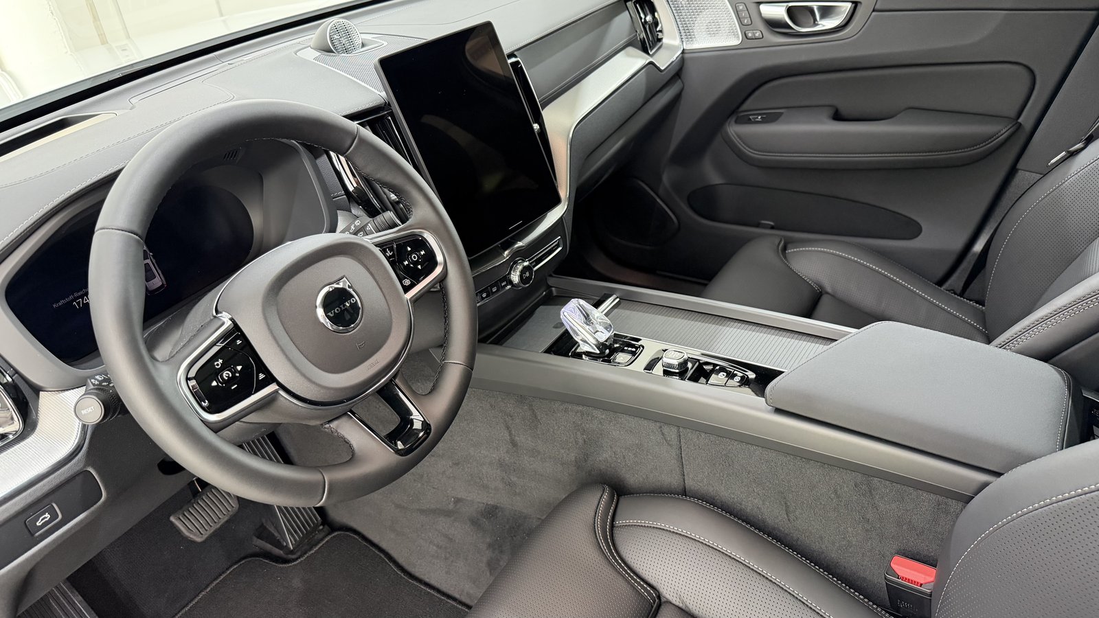VOLVO XC60 2.0 B5 MH Black Edition A, Hybride Integrale Benzina/Elettrica, Auto nuove, Automatico - 4