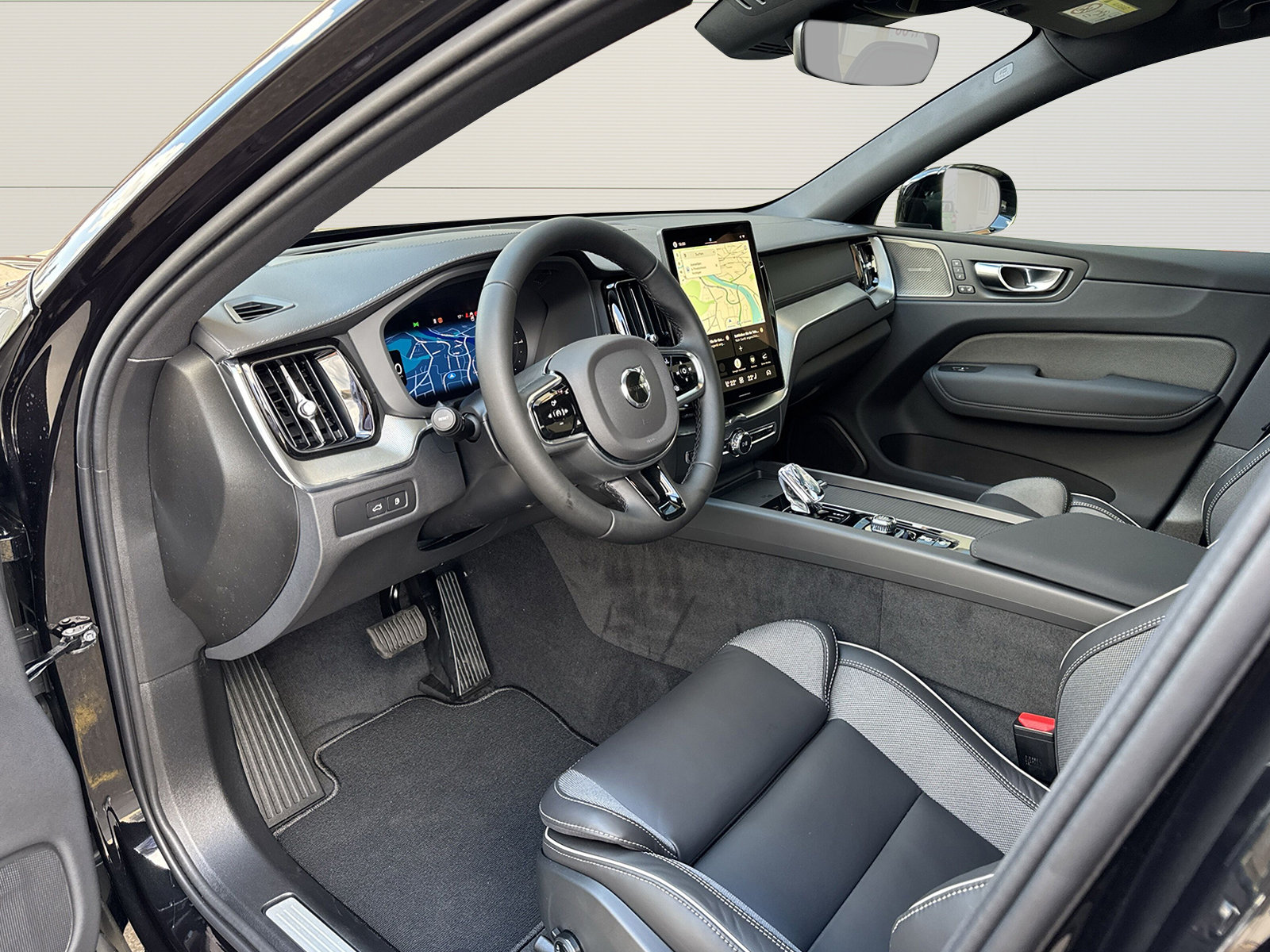 VOLVO XC60 2.0 T6 TE Black Edition eAWD, Hybride Rechargeable Essence/Électricité, Voiture nouvelle, Automatique - 7
