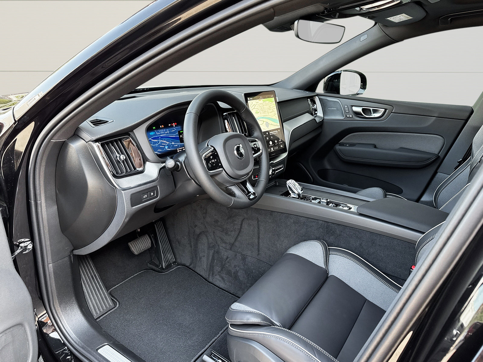 VOLVO XC60 2.0 T6 TE Black Edition eAWD, Plug-in-Hybrid Benzin/Elektro, Neuwagen, Automatik - 7