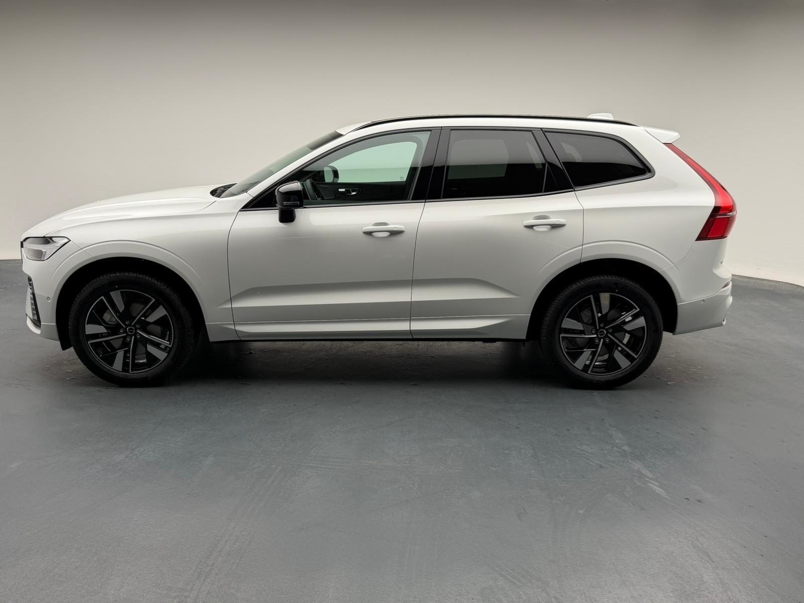 VOLVO XC60 2.0 T6 TE Ultra Dark eAWD, Plug-in-Hybrid Benzina/Elettrica, Auto nuove, Automatico - 2