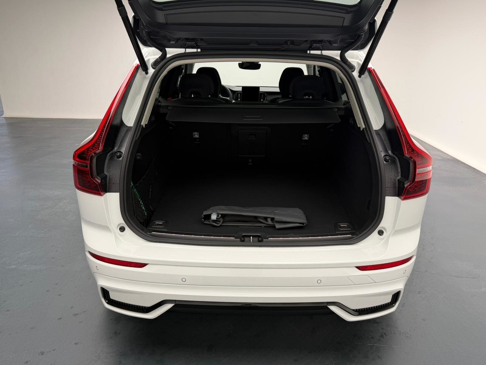VOLVO XC60 2.0 T6 TE Ultra Dark eAWD, Plug-in-Hybrid Benzina/Elettrica, Auto nuove, Automatico - 5