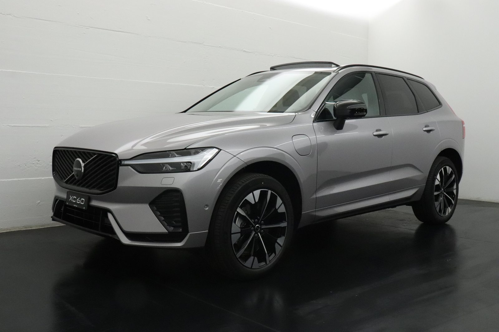 VOLVO XC60 2.0 T8 TE Ultra Dark eAWD, Plug-in-Hybrid Benzina/Elettrica, Auto nuove, Automatico - 2