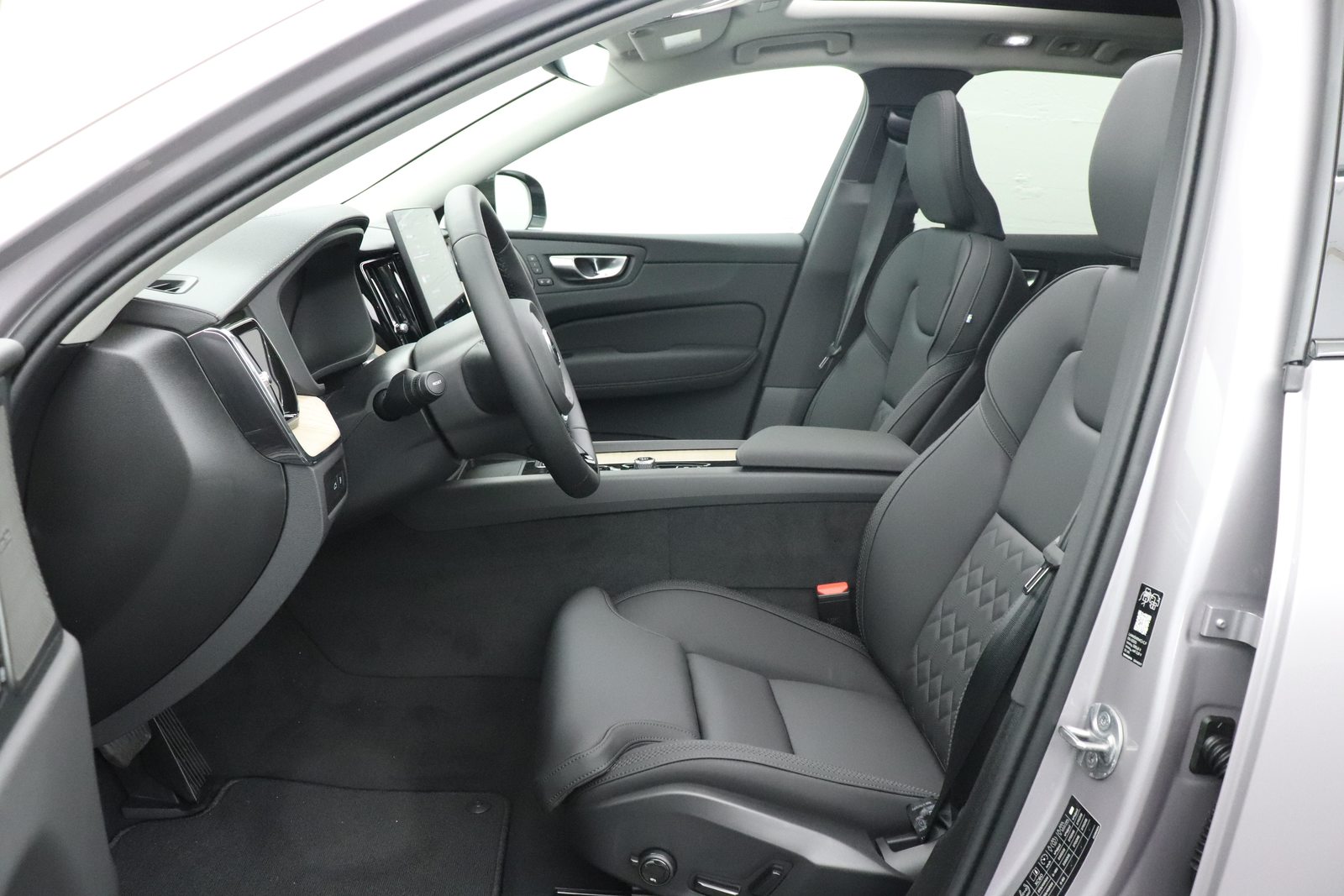 VOLVO XC60 2.0 T8 TE Ultra Dark eAWD, Plug-in-Hybrid Benzina/Elettrica, Auto nuove, Automatico - 3