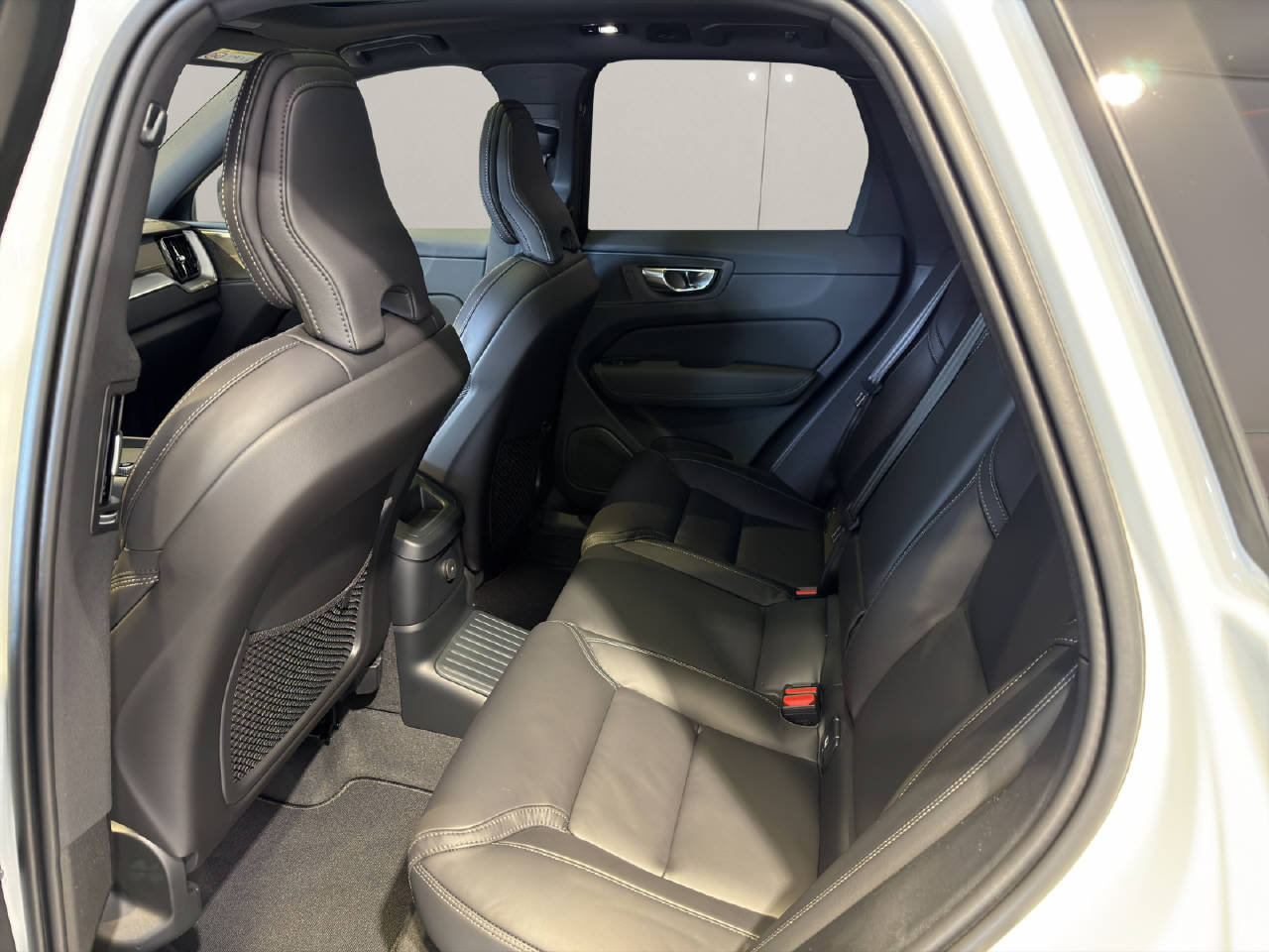 VOLVO XC60 2.0 T8 TE Ultra Dark eAWD, Plug-in-Hybrid Benzina/Elettrica, Auto nuove, Automatico - 6