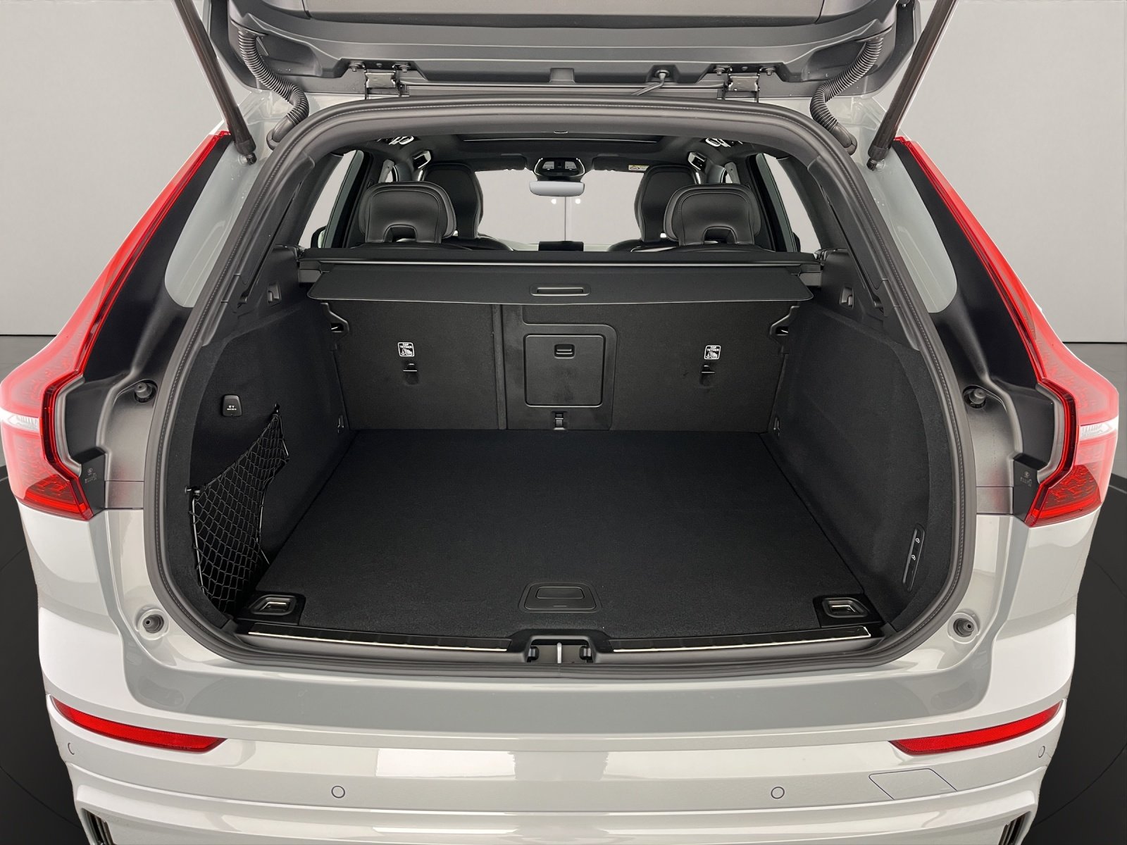 VOLVO XC60 2.0 B5 MH Black Edition AWD, Mild-Hybrid Petrol/Electric, New car, Automatic - 6