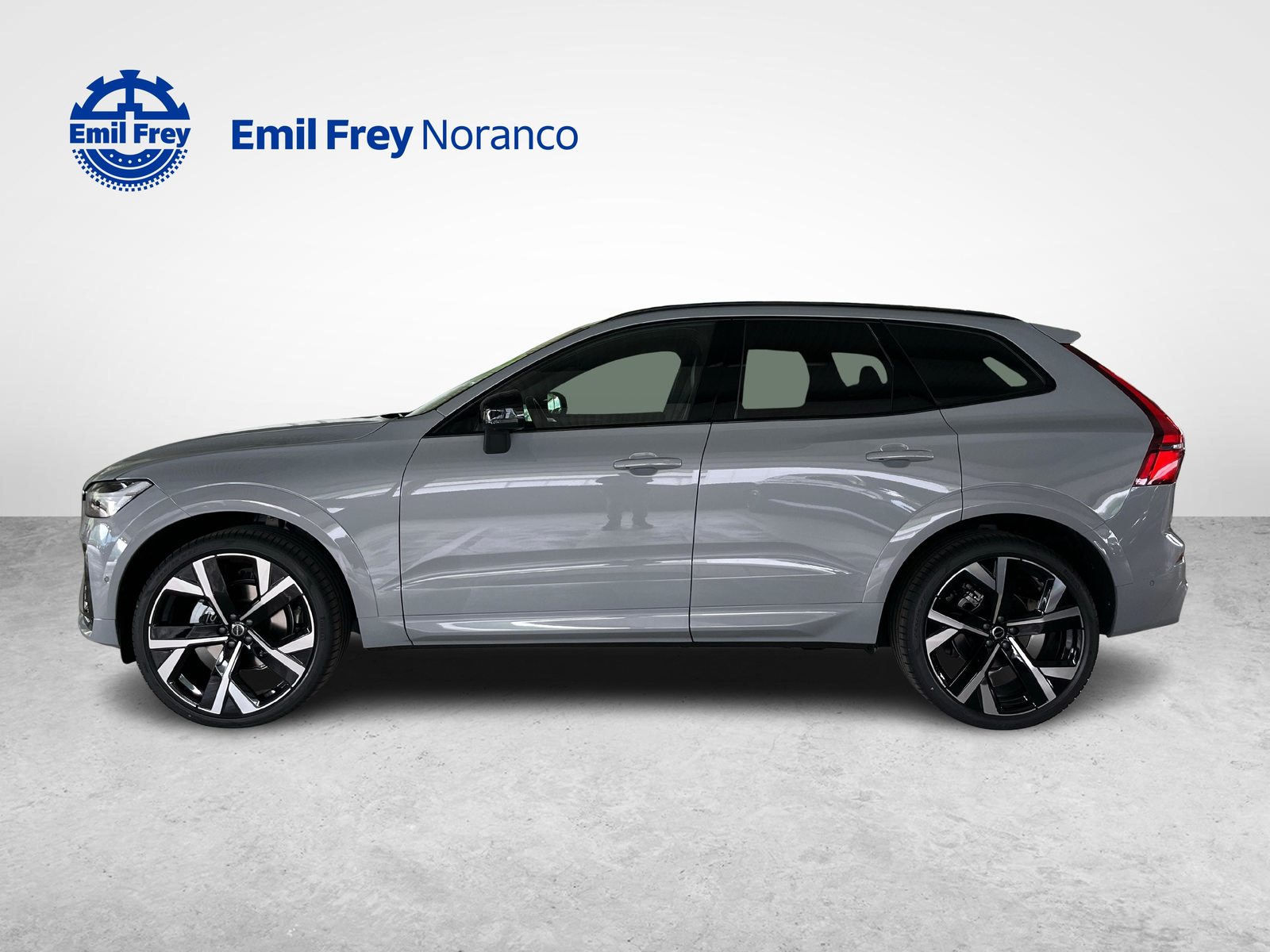 VOLVO XC60 2.0 B5 MH Black Edition AWD, Mild-Hybrid Petrol/Electric, New car, Automatic - 2
