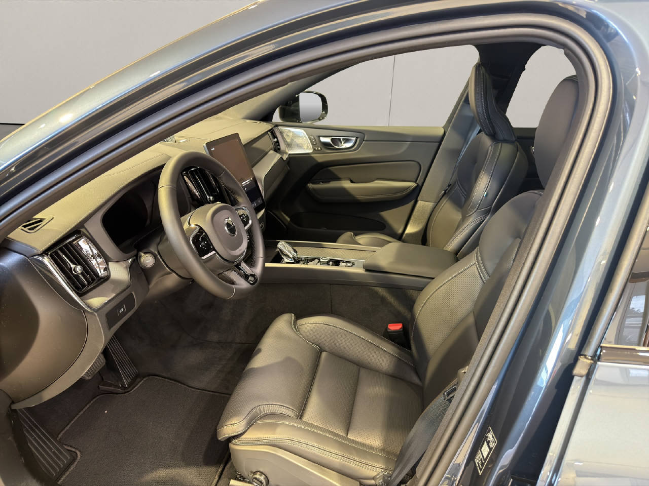 VOLVO XC60 2.0 B5 MH Ultra Dark AWD, Mild-Hybrid Benzin/Elektro, Neuwagen, Automatik - 5