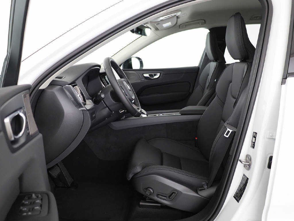 VOLVO XC60 2.0 T6 TE Plus Dark eAWD, Plug-in-Hybrid Petrol/Electric, New car, Automatic - 2