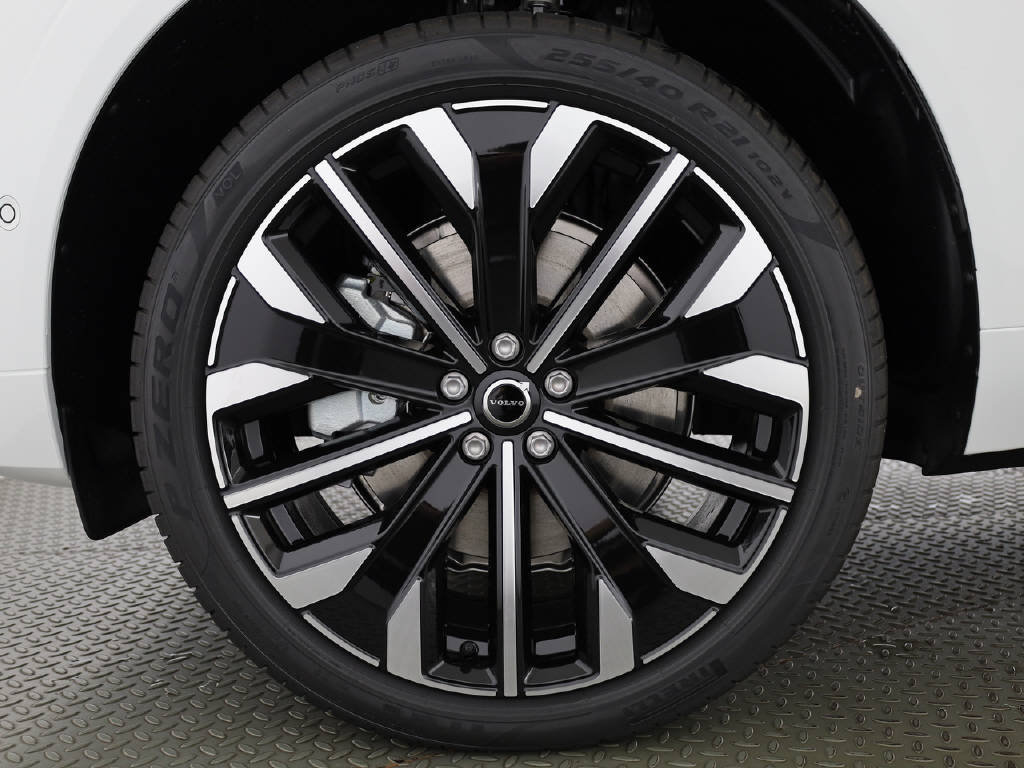 VOLVO XC60 2.0 T6 TE Plus Dark eAWD, Plug-in-Hybrid Petrol/Electric, New car, Automatic - 4