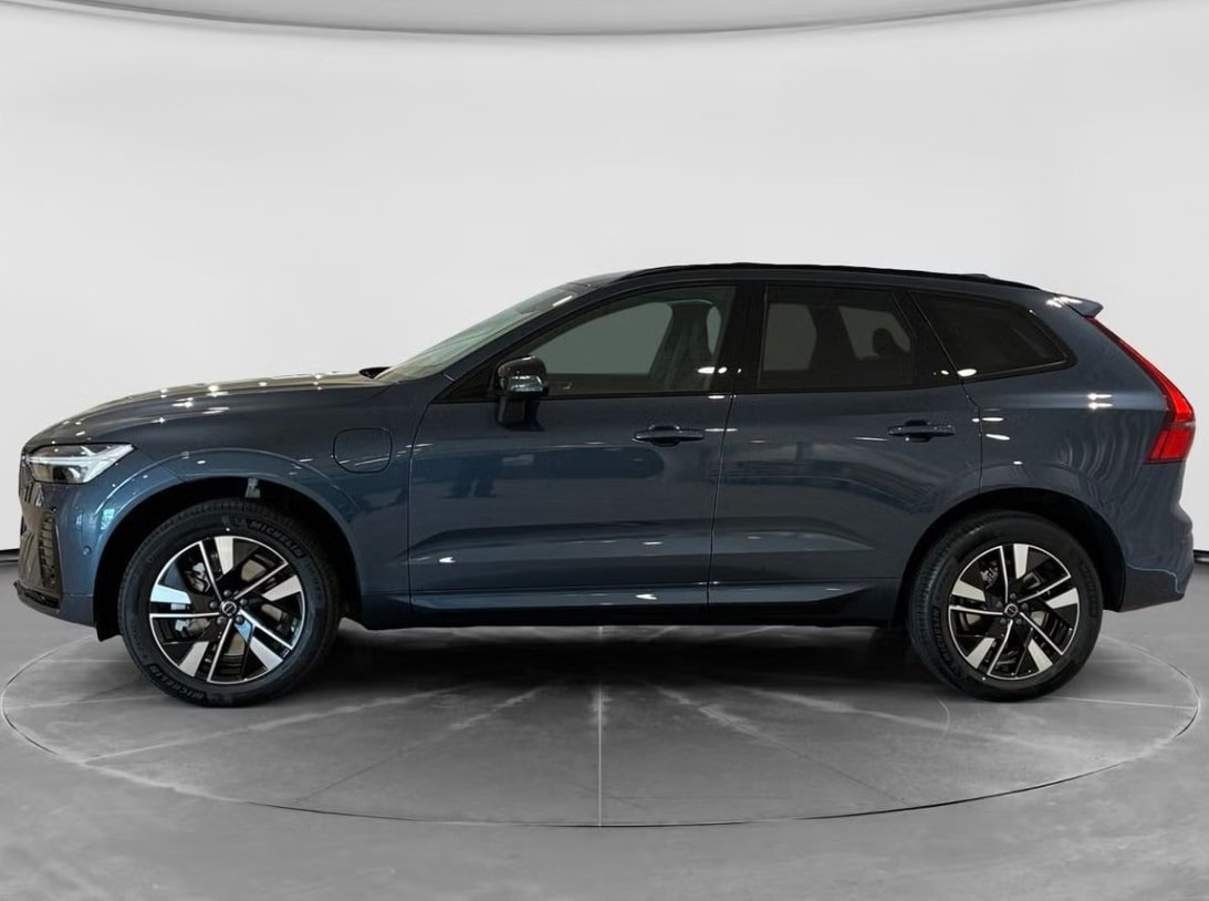 VOLVO XC60 T6 eAWD PluginHybrid Plus Dark Geartronic, Hybride Rechargeable Essence/Électricité, Voiture nouvelle, Automatique - 2