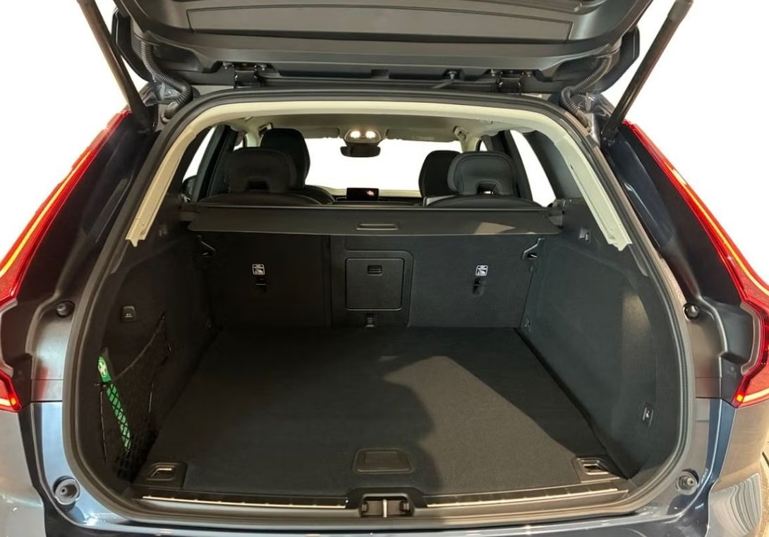 VOLVO XC60 T6 eAWD PluginHybrid Plus Dark Geartronic, Hybride Rechargeable Essence/Électricité, Voiture nouvelle, Automatique - 6