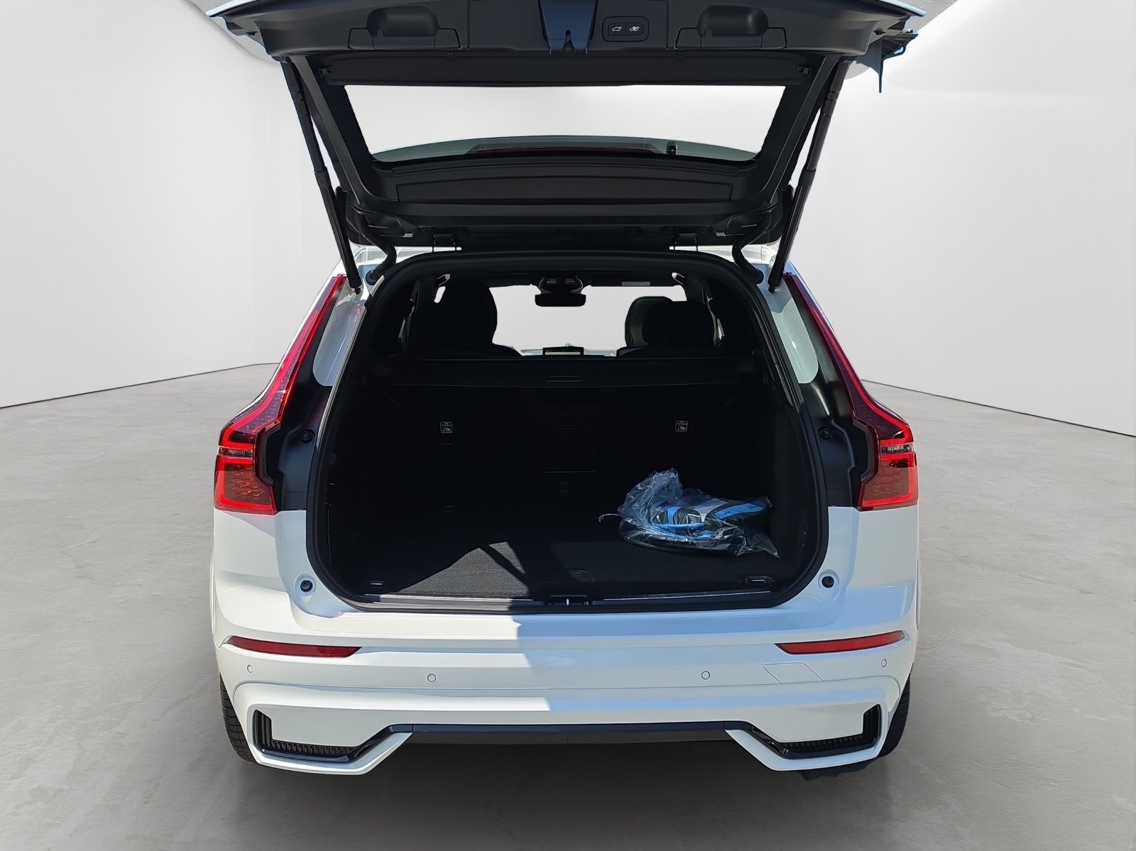 VOLVO XC60 2.0 T8 TE Black Edition eAWD, Plug-in-Hybrid Petrol/Electric, New car, Automatic - 6