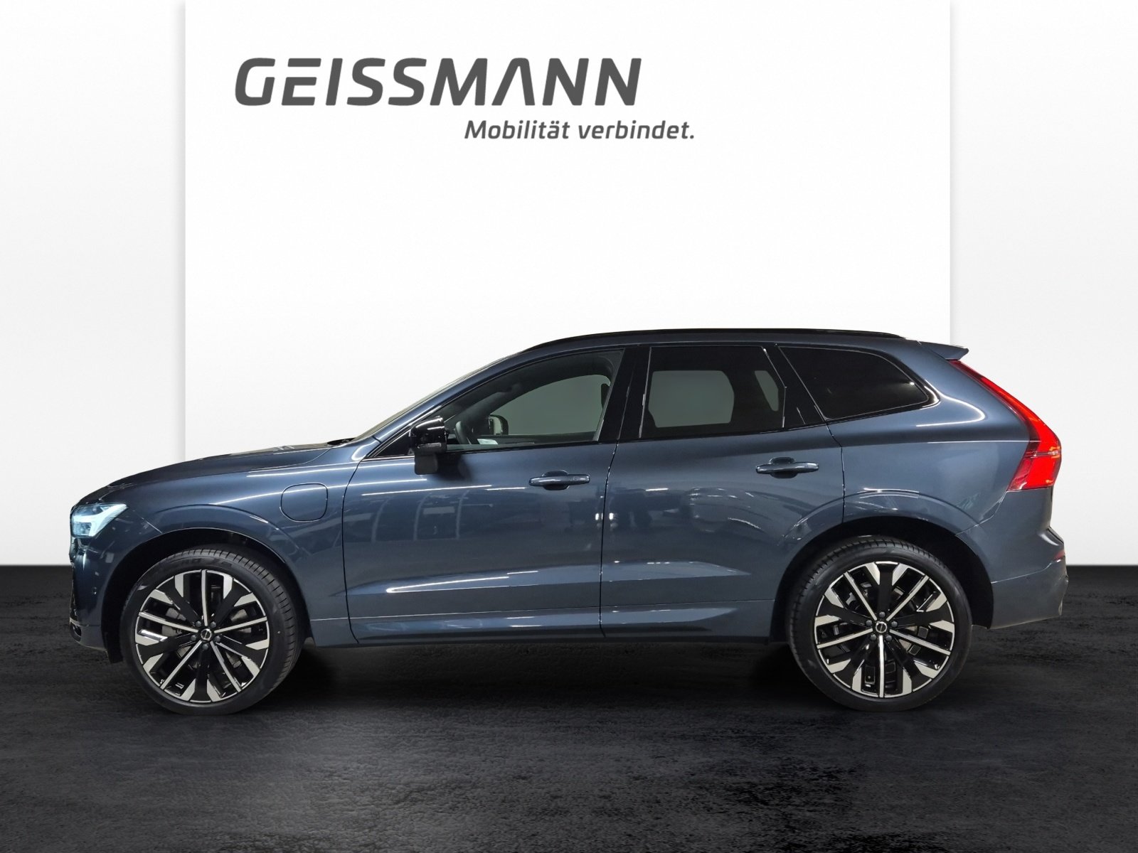 VOLVO XC60 2.0 T8 TE Ultra Dark eAWD, Plug-in-Hybrid Petrol/Electric, New car, Automatic - 3