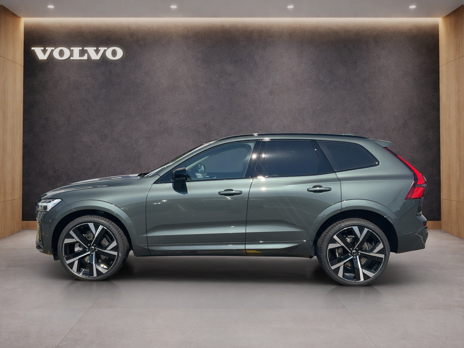 VOLVO XC60 2.0 B5 MH Ultra Dark AWD, Mild-Hybrid Petrol/Electric, New car, Automatic - 3