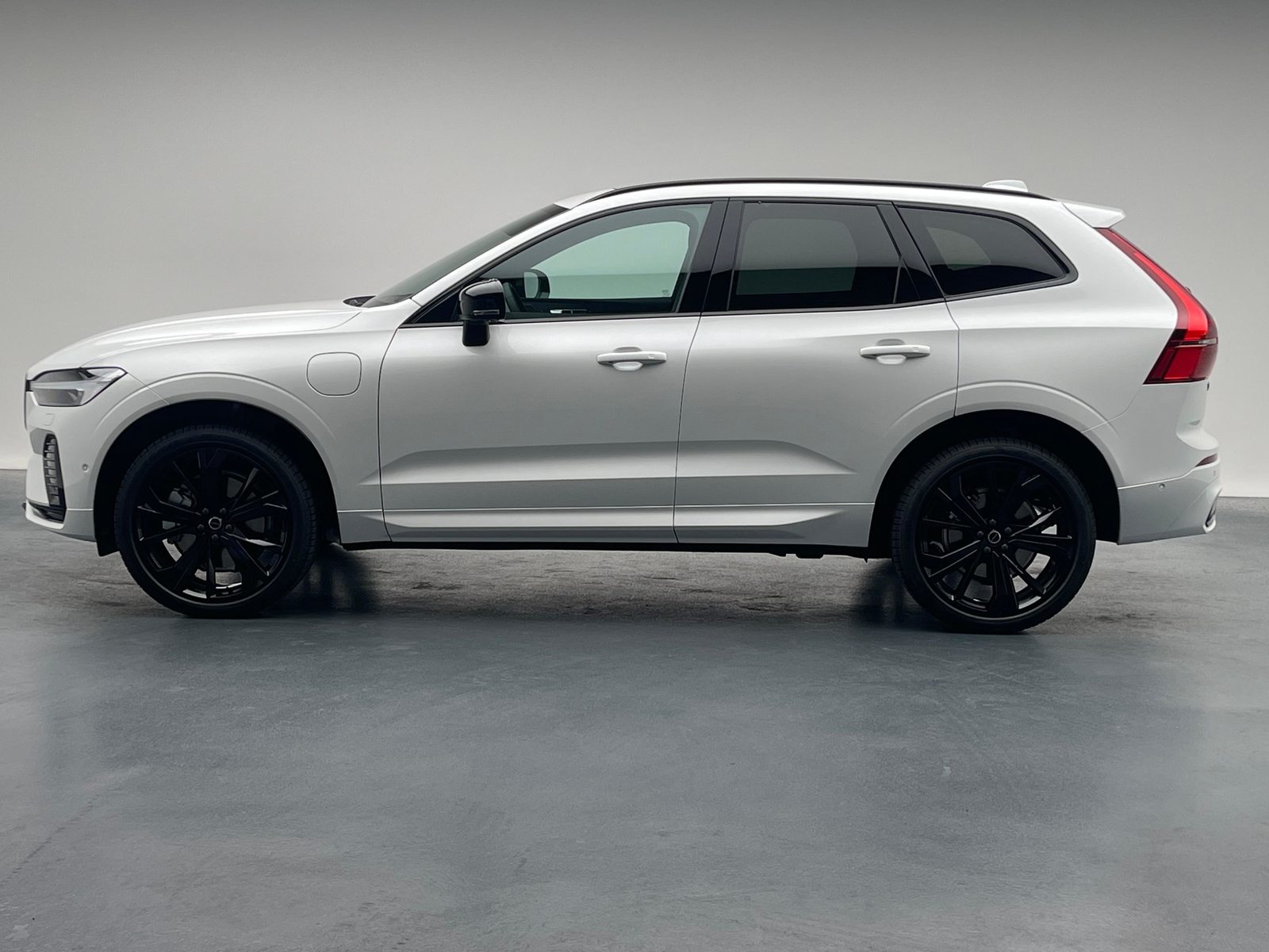 VOLVO XC60 2.0 T6 TE Black Edition eAWD, Hybride Rechargeable Essence/Électricité, Voiture nouvelle, Automatique - 3
