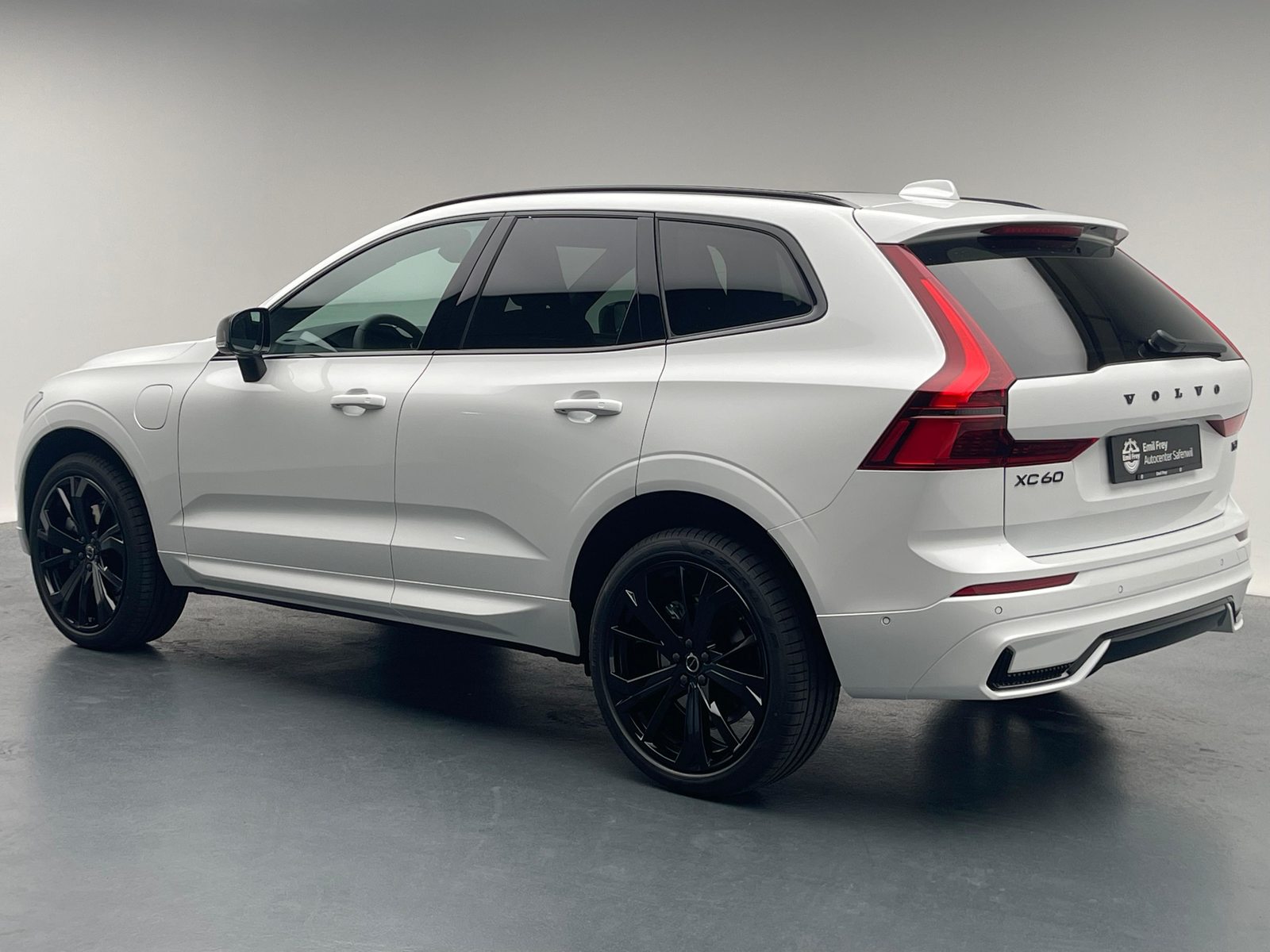 VOLVO XC60 2.0 T6 TE Black Edition eAWD, Hybride Rechargeable Essence/Électricité, Voiture nouvelle, Automatique - 4